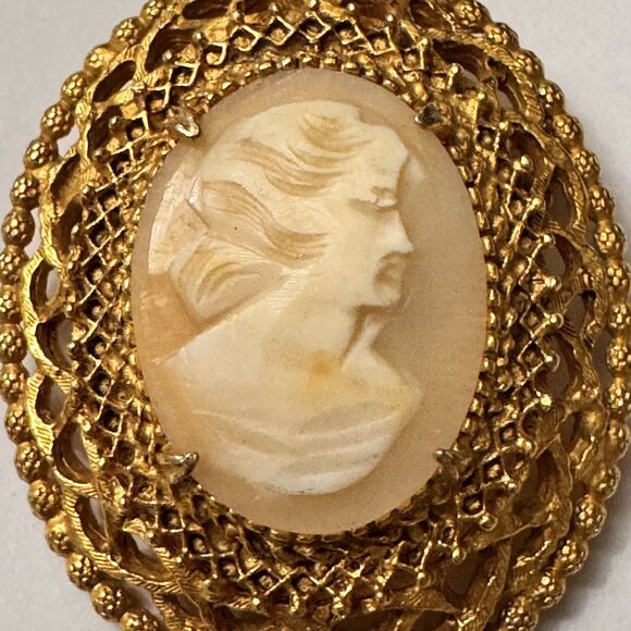 Florenza Cameo Brooch 1950s Vintage 1.75 Inches Signed - Picture 2 of 9